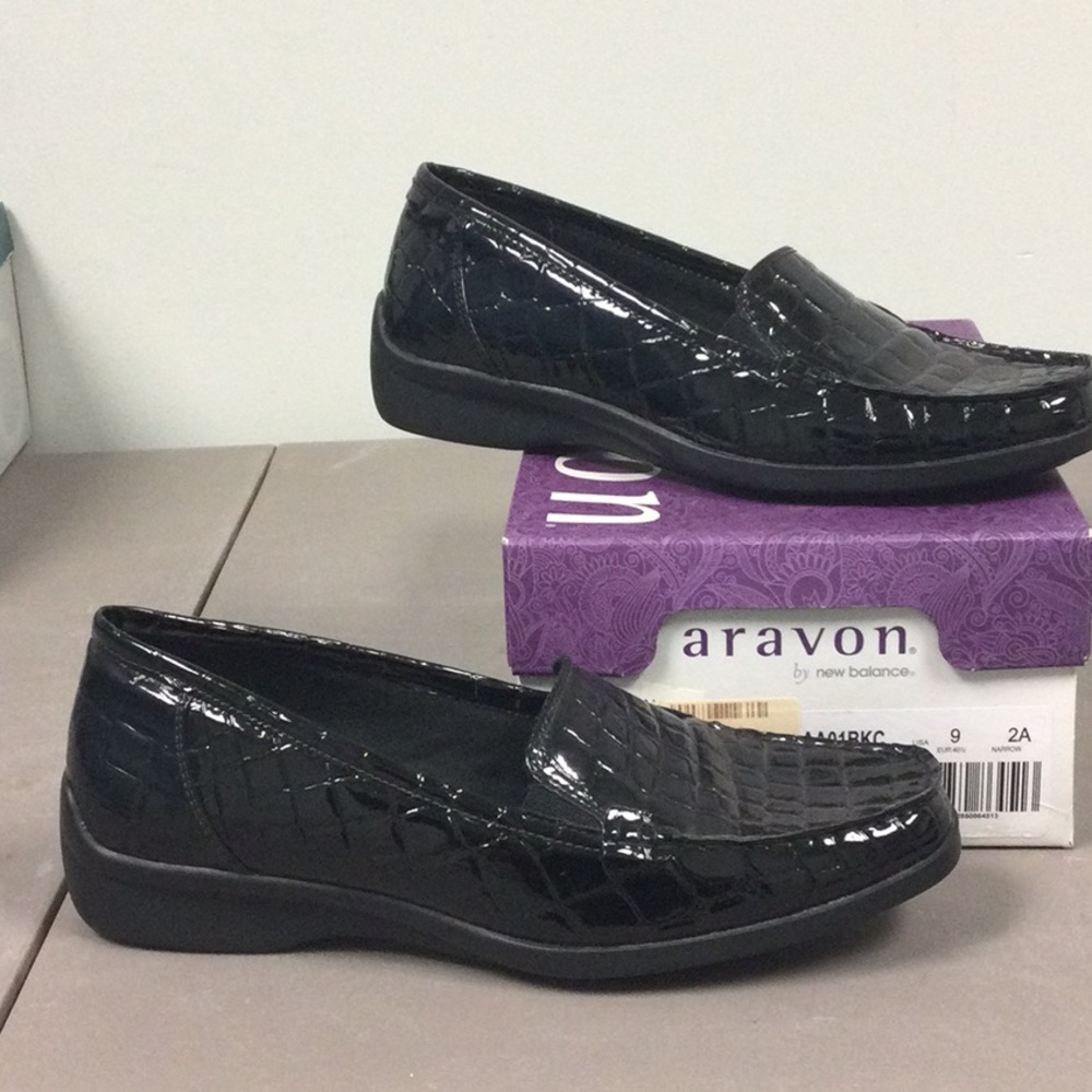 Aravon Black Loafers with Glossy Finish and Croc-Embossed Texture